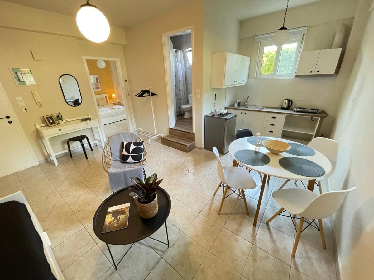 Sofi'S Apartments Каламата Экстерьер фото
